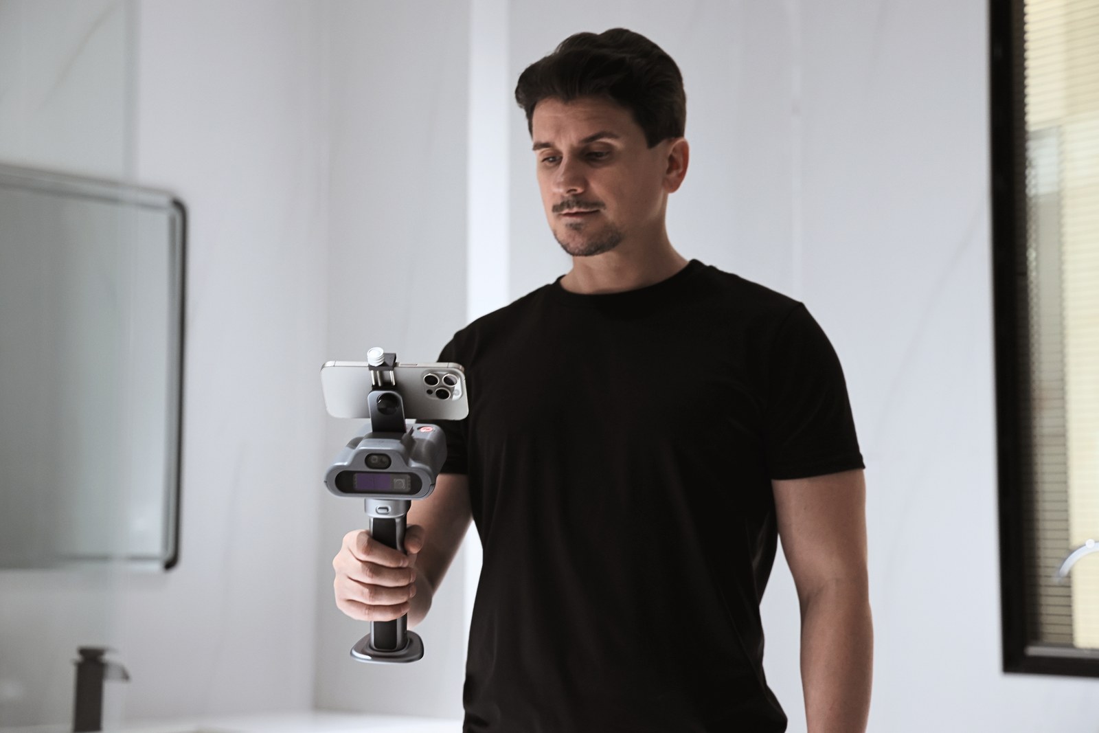 FJD Trion C1 handhållen LiDAR-skanner med telefon i fästet