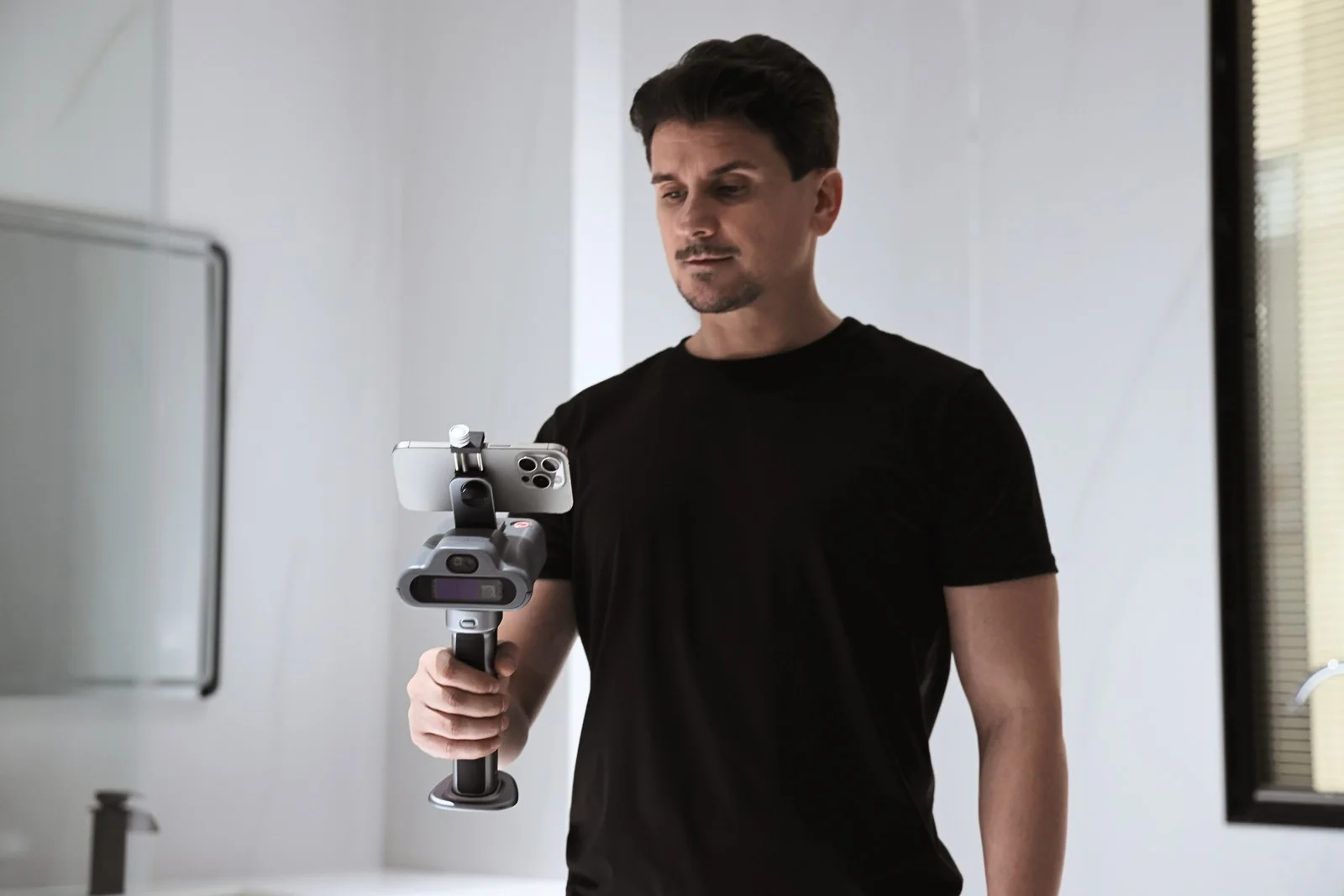 FJD Trion C1 handhållen LiDAR-skanner med telefon i fästet