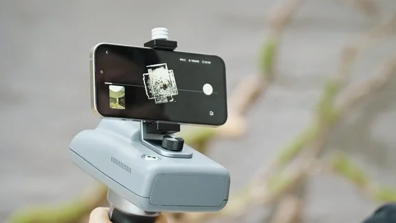 Appen FJD Trion Creative på telefonen i C1:s fäste