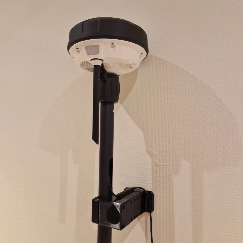 [68072-3D] Väggfäste för RTK antenn LUBA 2 AWD-serien